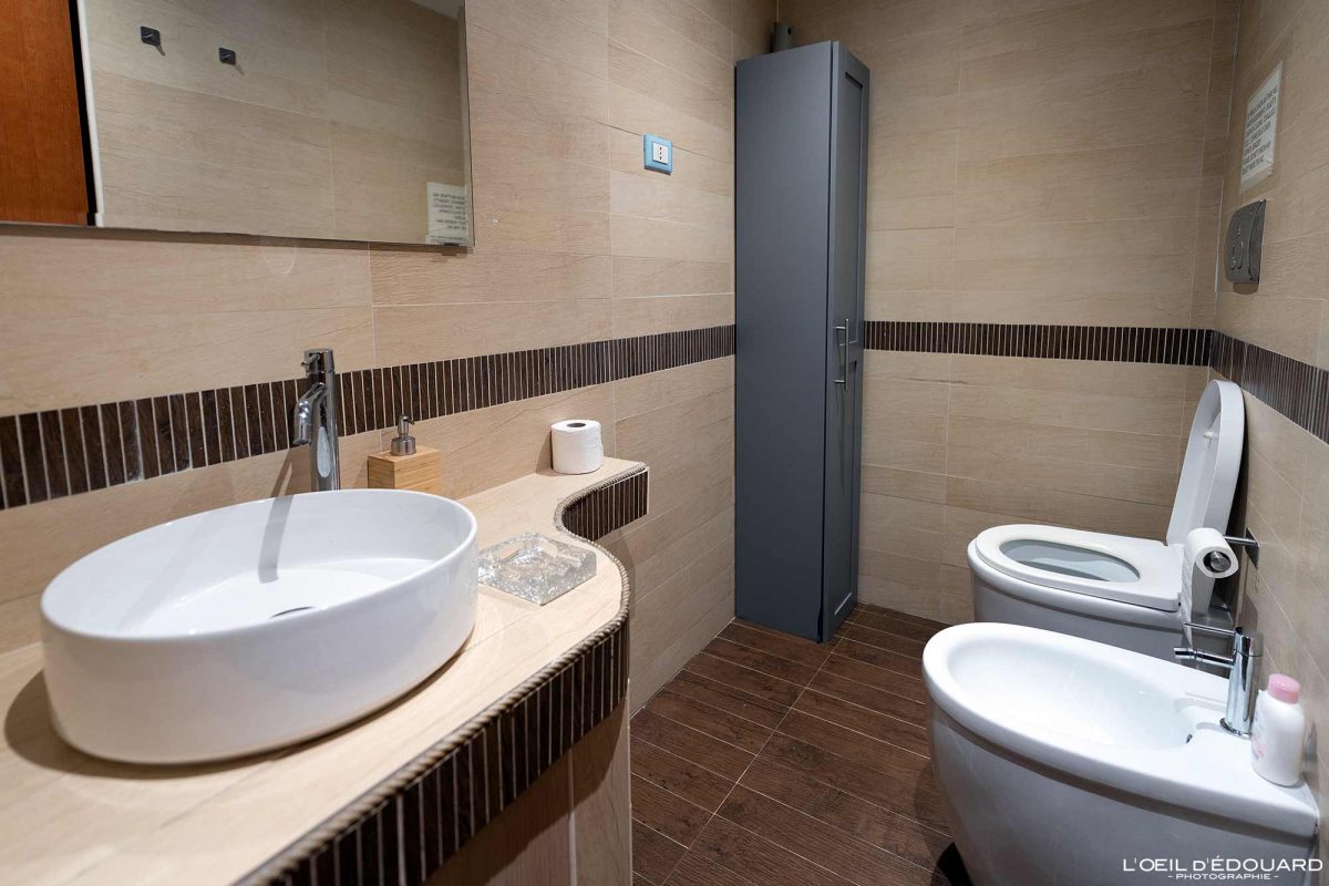 Salle de Bain Booking Location Chambre Appartement Turin Maison Torino 1874 centro città stazione porta nuova - Voyage Italie Visit Torino Italia Travel Italy Bathroom Apartment