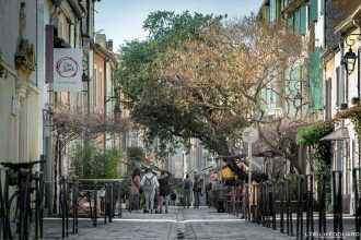 Rue de la République Visiter Aigues-Mortes Camargue Gard Languedoc-Roussillon Occitanie Visit South of France Tourisme City Street View