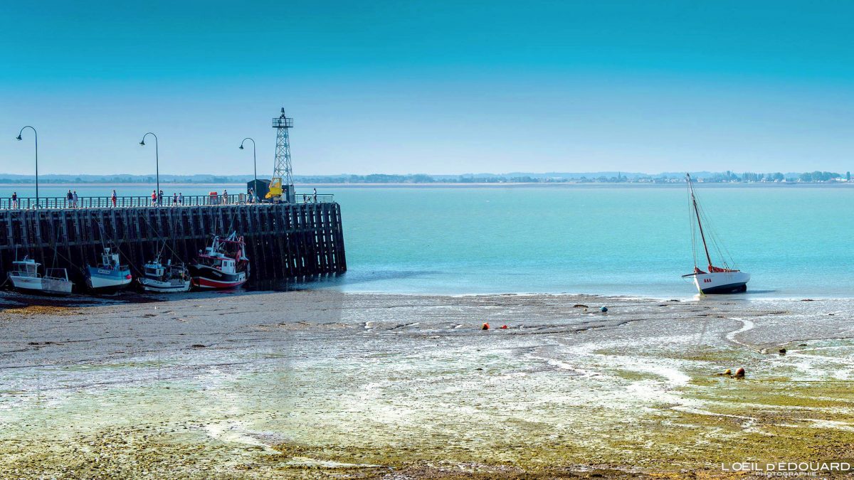 Bateau de pêche Jetée Port de Cancale Ille-et-Vilaine Bretagne Visit France Tourisme Vacances Holidays Travel French Brittany City Landscape View Seascape Boat