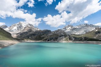 Lac de la Sassière Randonnée Réserve naturelle de la Grande Sassière Haute Tarentaise Savoie Alpes Grées France Tourisme Paysage Montagne Outdoor Nature Hiking Mountain Lake Landscape