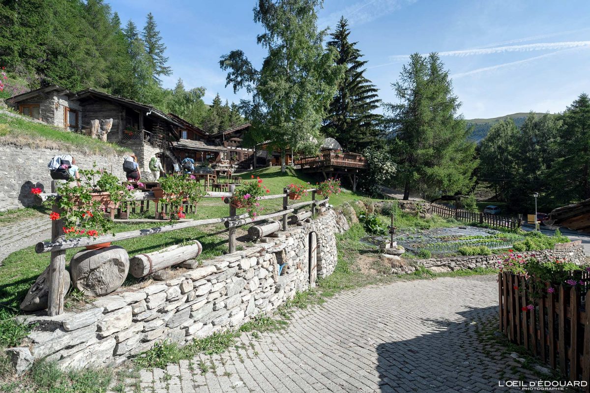 Randonnée Refuge du Mont Fallère Vallée d'Aoste Italie Tourisme Paysage Montagne Outdoor Nature Hiking Mountain Landscape / Maisons Village Vétan Dessus Montagna Valle d'Aosta Italia