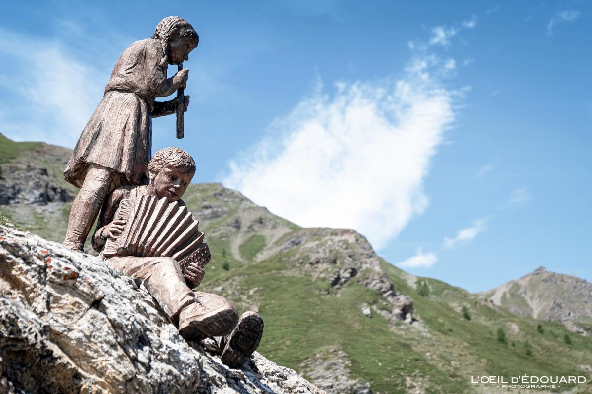 Sculpture en bois Randonnée Refuge du Mont Fallère Vallée d'Aoste Italie Tourisme Paysage Montagne Outdoor Nature Hiking Mountain Landscape / Scultura Siro Viérin Montagna Valle d'Aosta Italia