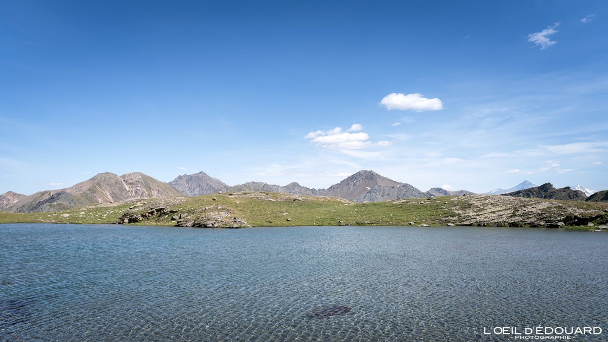 Lac de Dzioule Trek Vallée d'Aoste Italie Tourisme Paysage Montagne Randonnée Outdoor Nature Hiking Trekking Mountain Lake Landscape / Alpi Montagna Lago di Dzioule Valle d'Aosta Italia