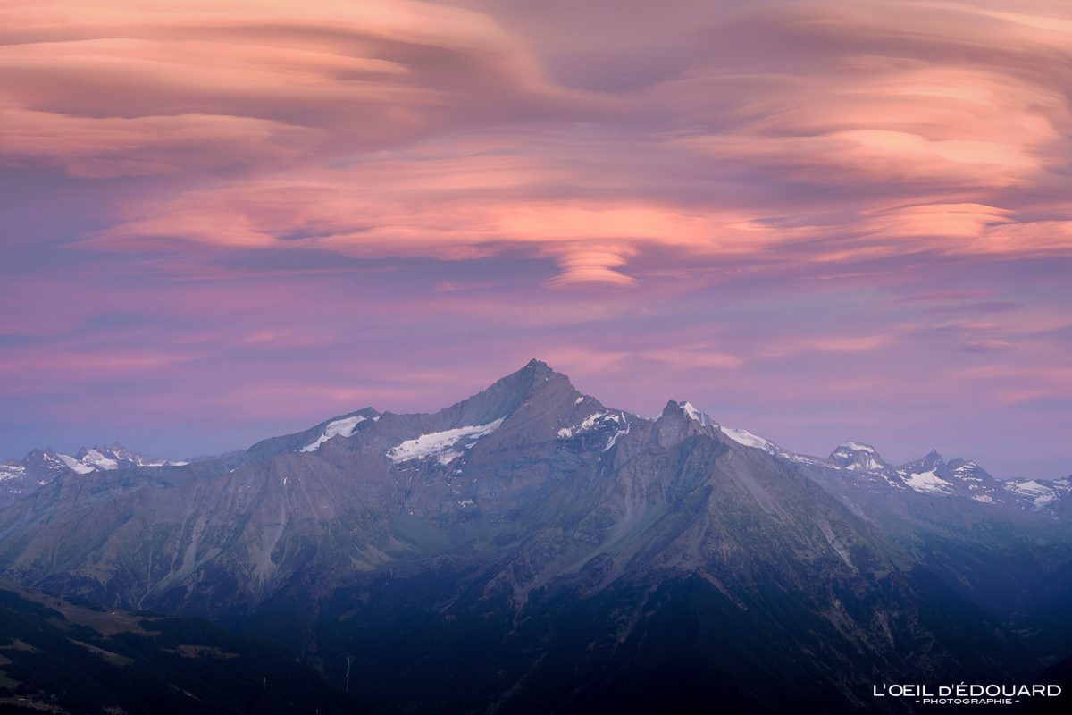 La Grivola Crépuscule Coucher de Soleil Trek Vallée d'Aoste Italie Tourisme Randonnée Montagne Paysage Alpes Outdoor Nature Hiking Trekking Alps Mountain Landscape Sunset Sky Clouds / Montagna Alpi Valle d'Aosta Italia