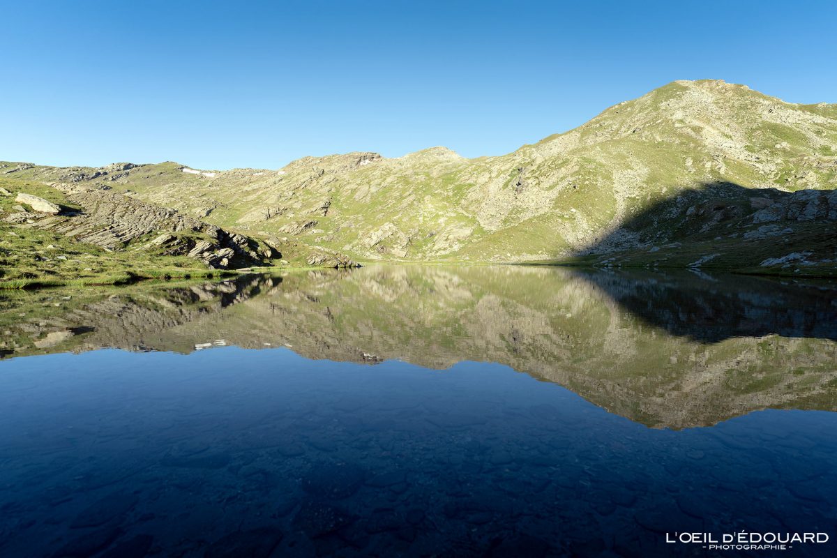 Lac de Dzioule Trek Vallée d'Aoste Italie Tourisme Paysage Montagne Randonnée Outdoor Nature Hiking Trekking Mountain Lake Landscape / Alpi Montagna Lago di Dzioule Valle d'Aosta Italia